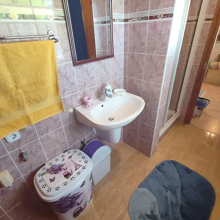 - Balaton 18360 Balatonfenyves